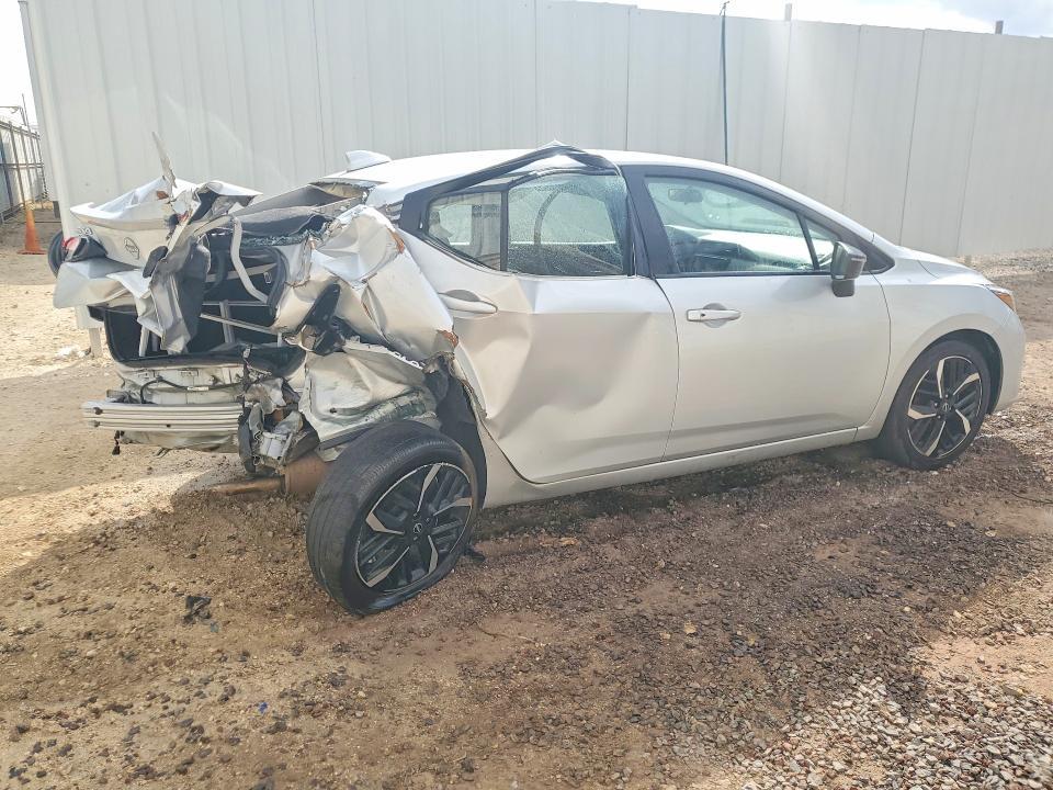 2024 Nissan Versa sr