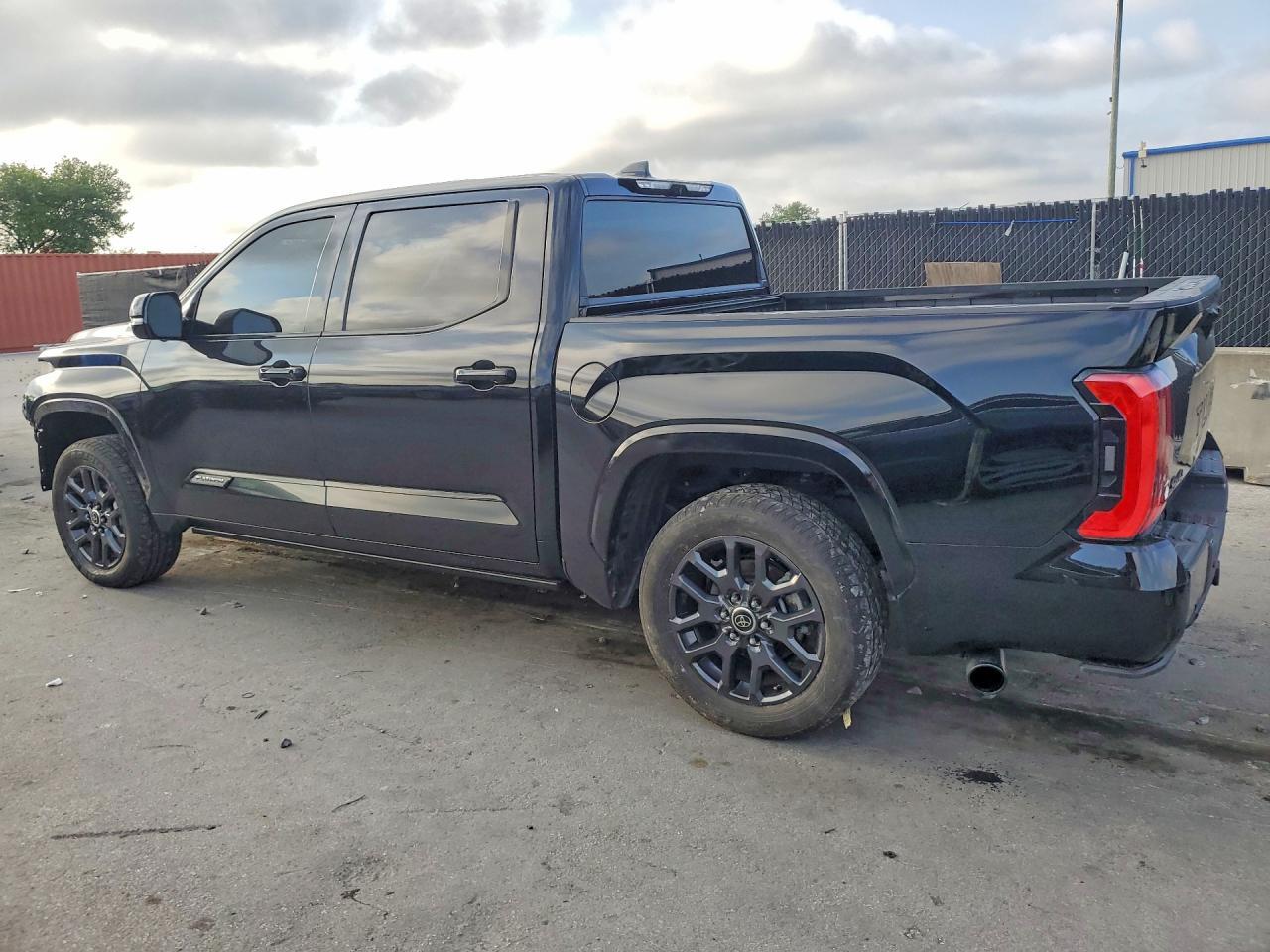 2023 Toyota Tundra Platinum HV