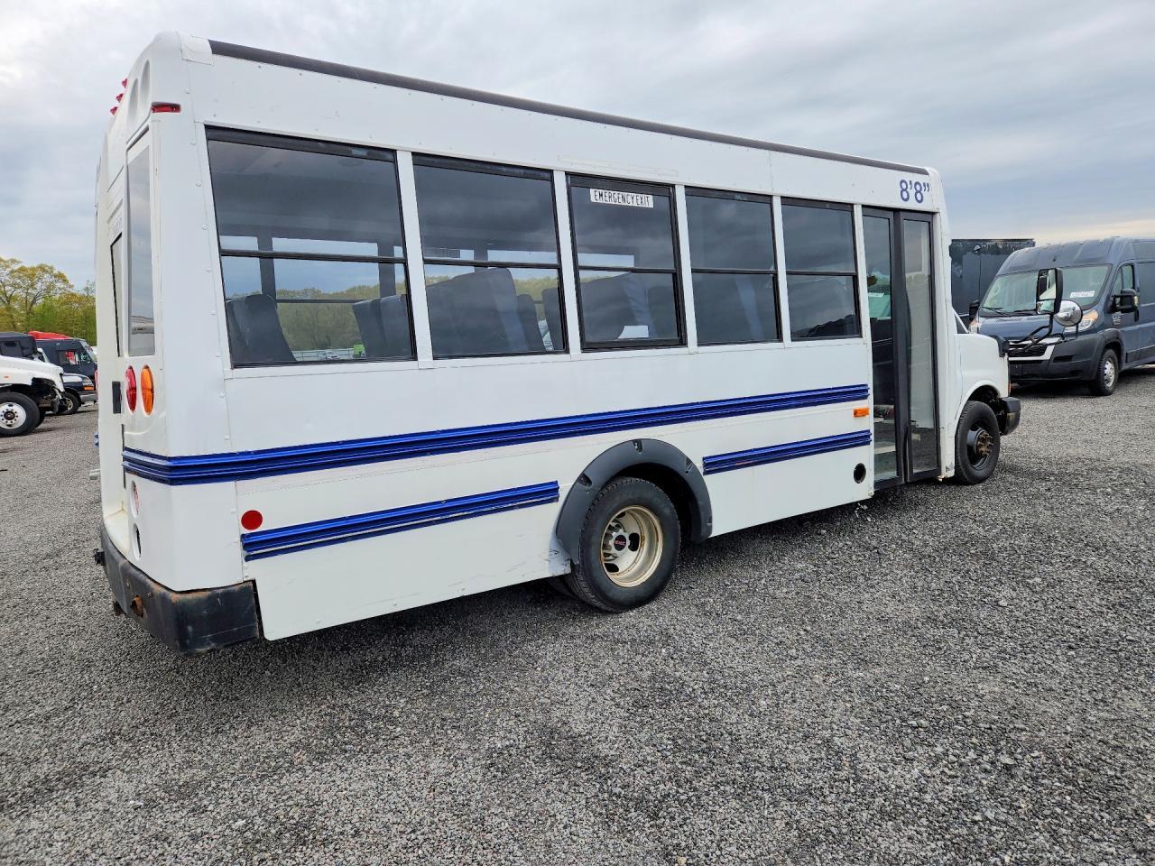 2009 GMC Savana Cutaway G3500
