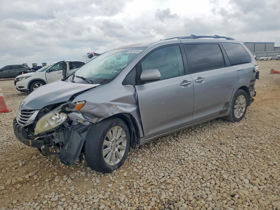 2011 Toyota Sienna xle 7-passenger