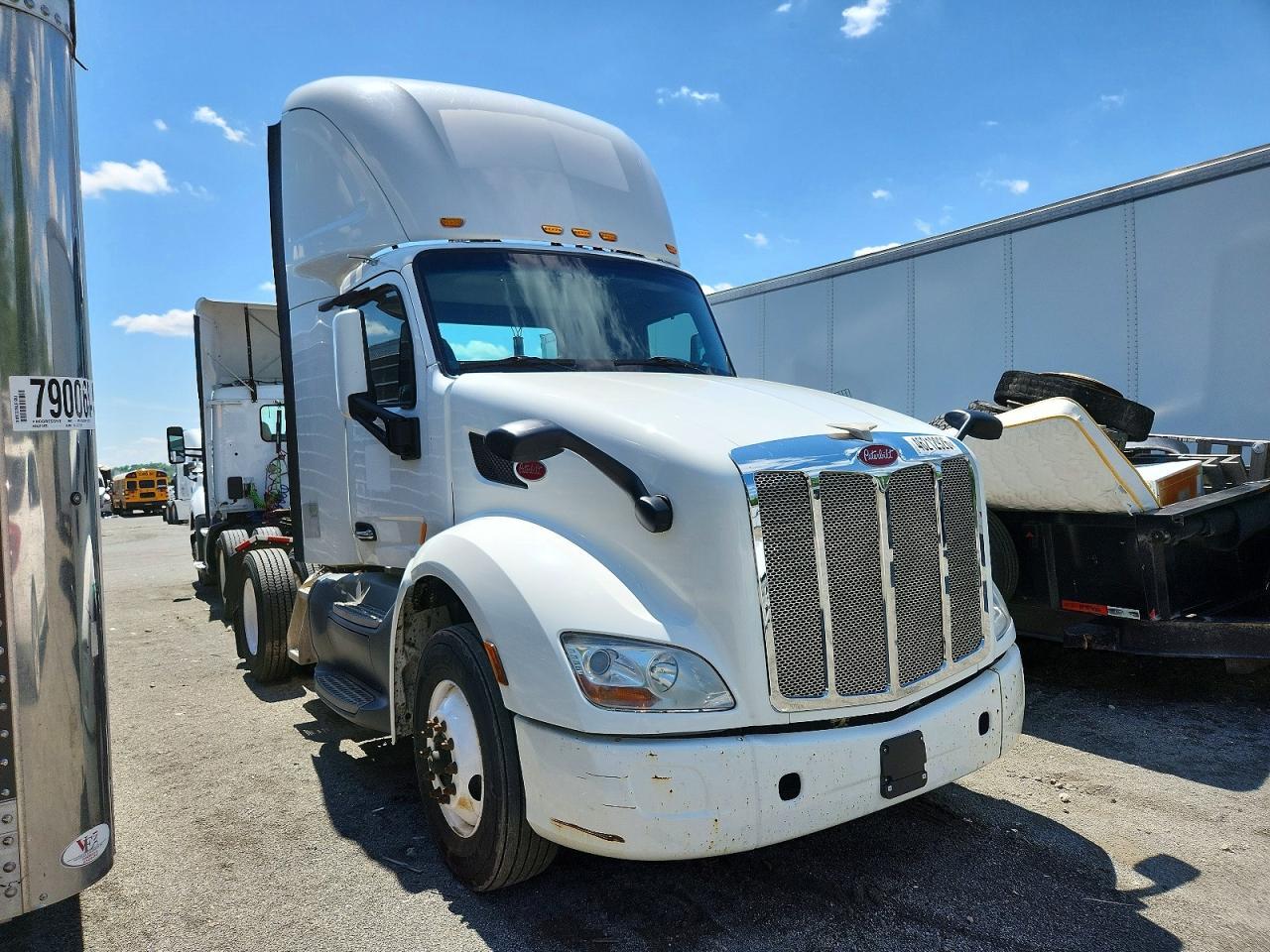 2017 Peterbilt 579 Semi Truck