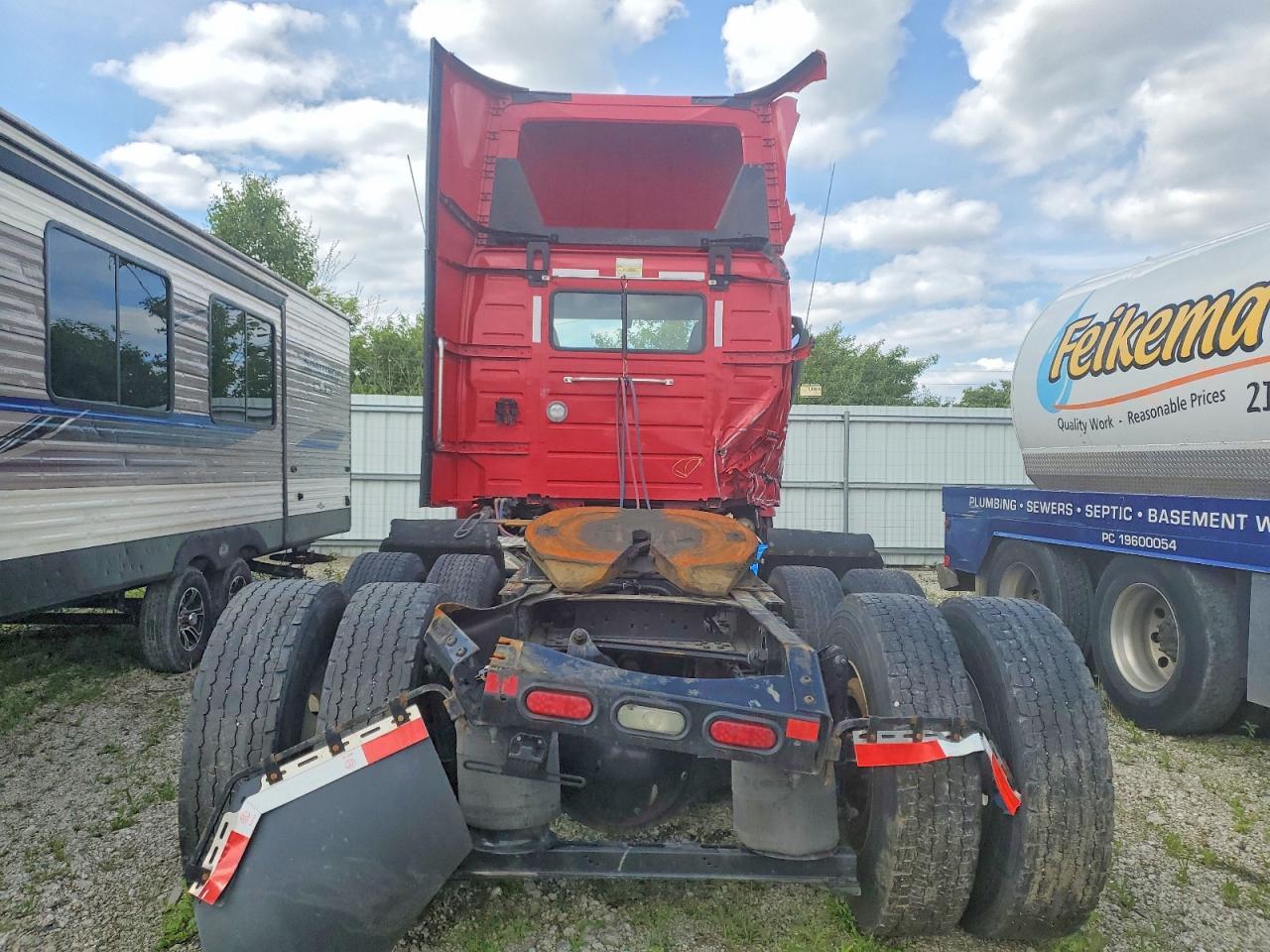 2020 Volv O VNR Semi Truck