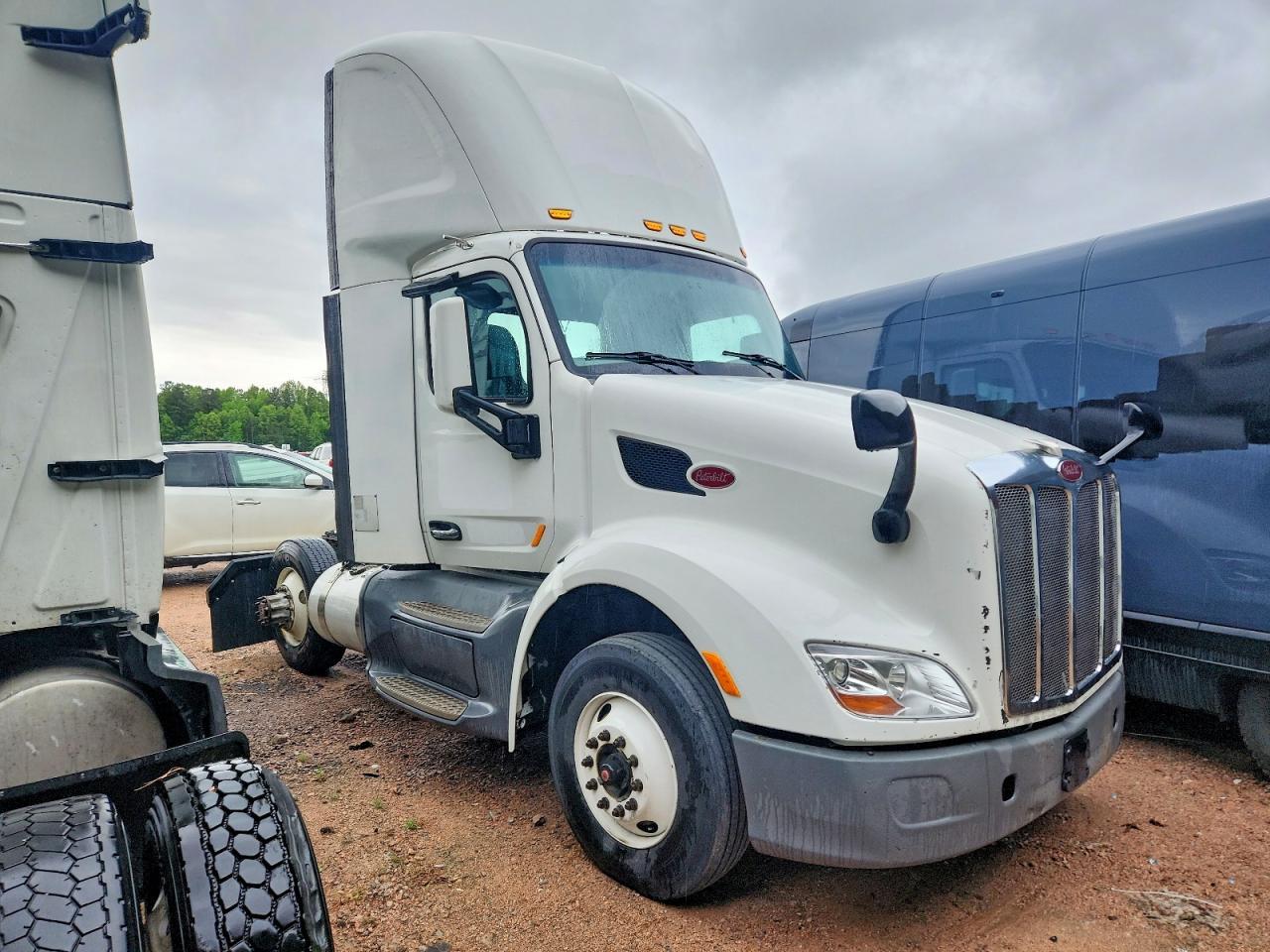 2016 Peterbilt 579 Semi Truck