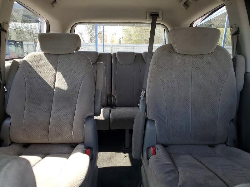 2008 Hyundai Entourage gls