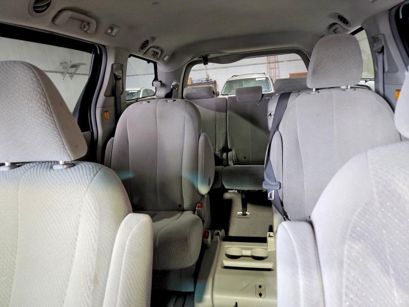 2011 Toyota Sienna le