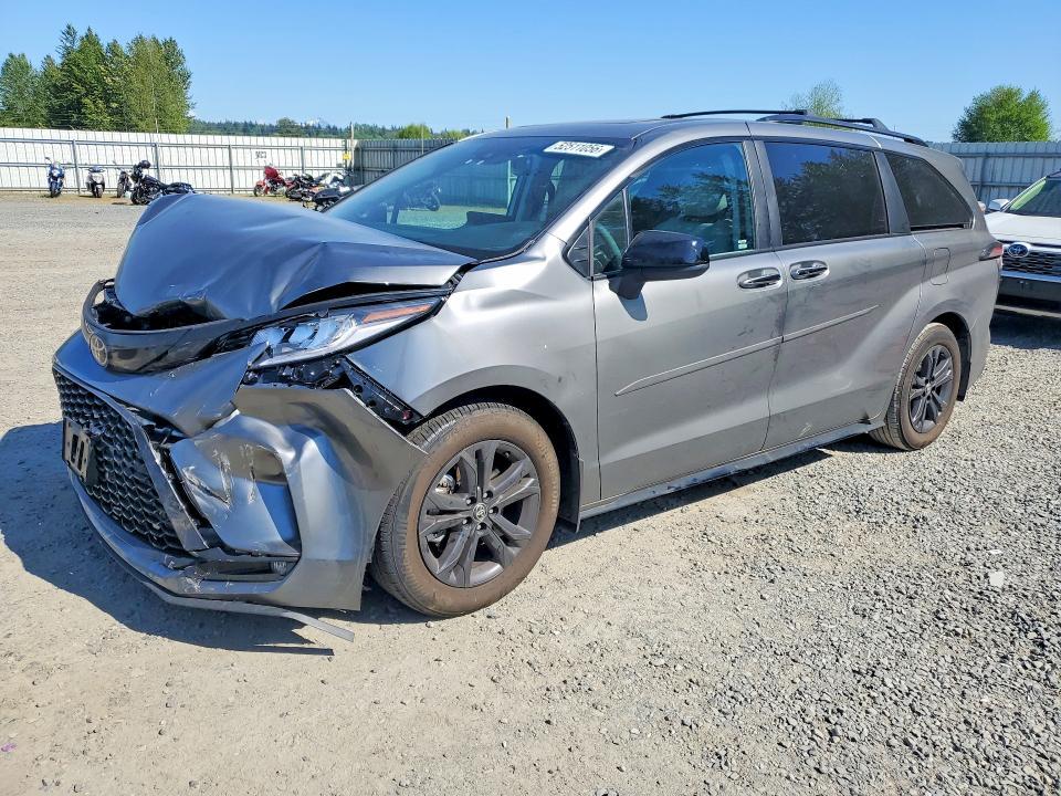2026 Toyota Sienna xse
