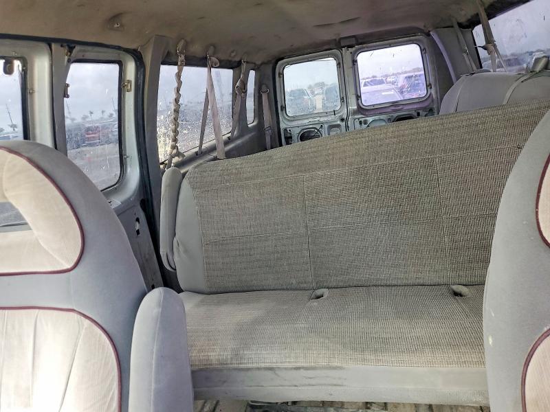 2002 Ford Econoline E350 Super Duty Wagon