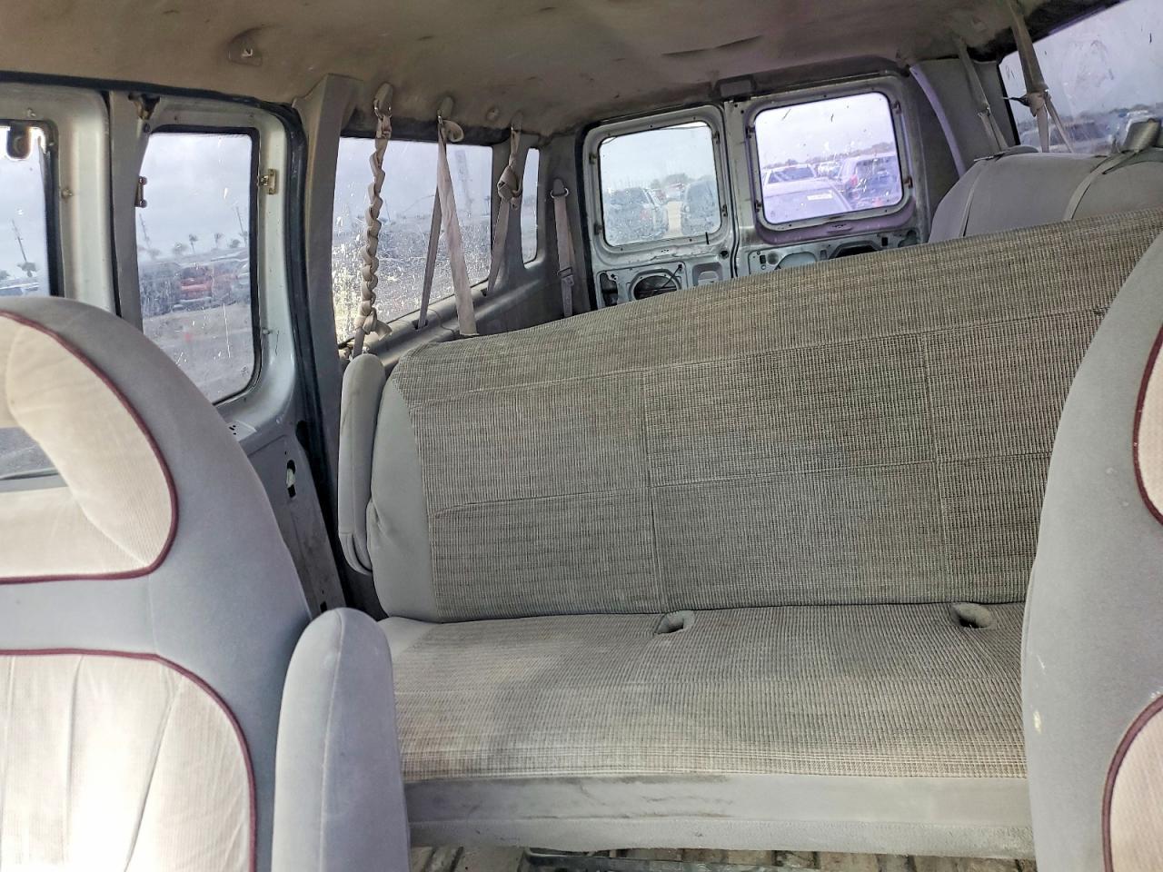 2002 Ford Econoline E350 Super Duty Wagon