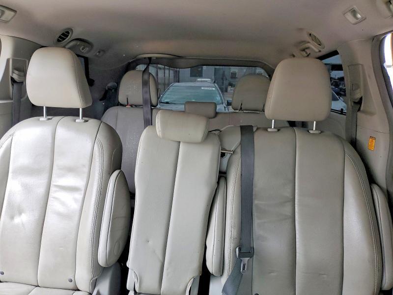 2012 Toyota Sienna xle 8-passenger