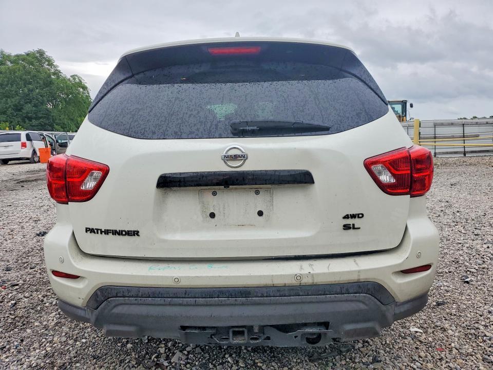 2020 Nissan Pathfinder sl