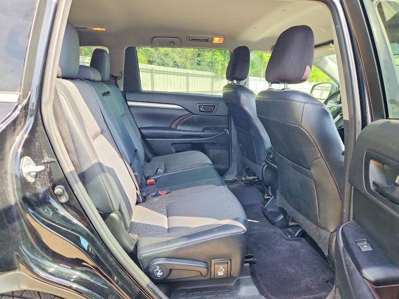 2016 Toyota Highlander le Plus