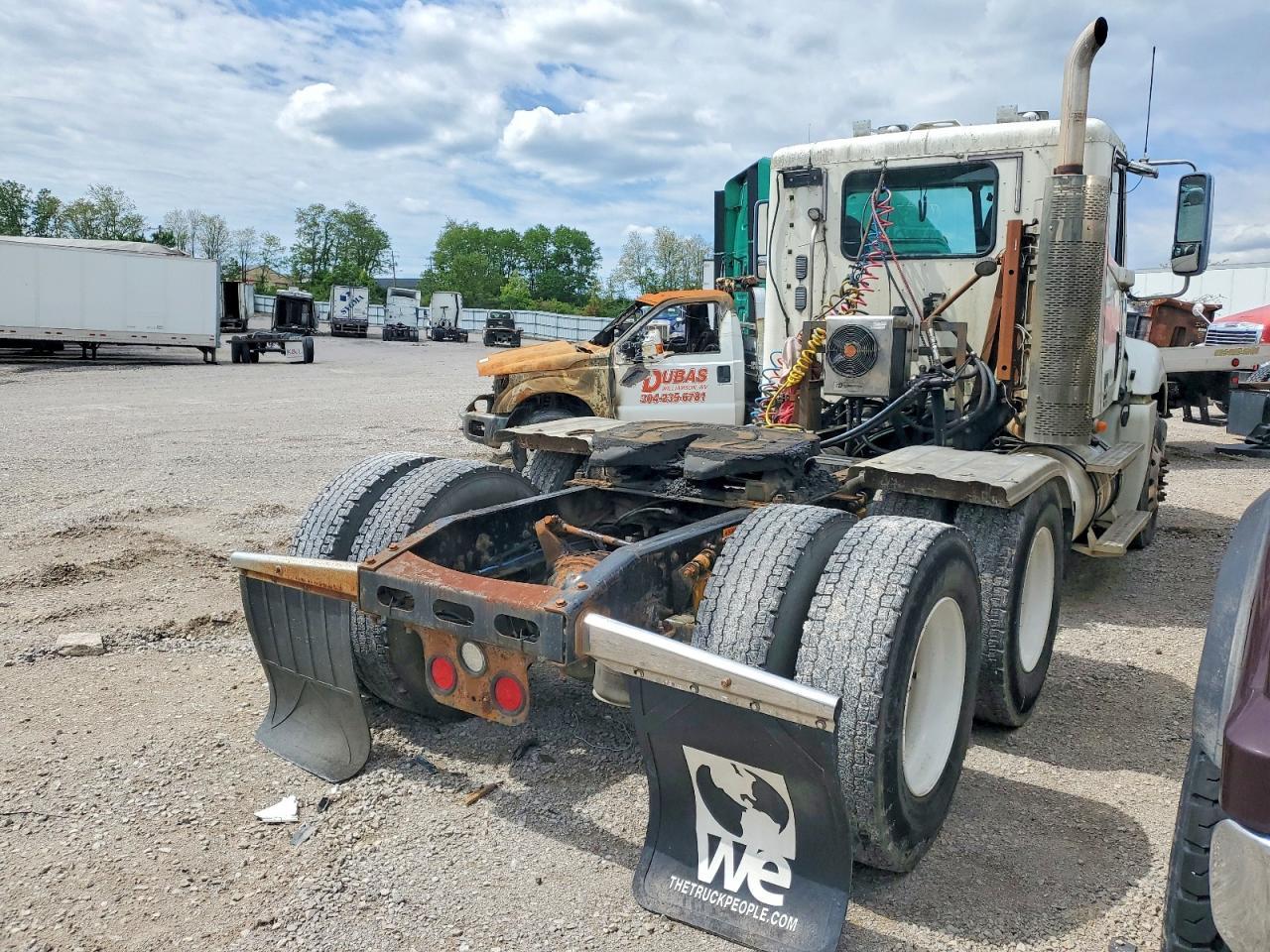 2008 Freigliner 2008 Freightliner Columbia 120 Semi Truck