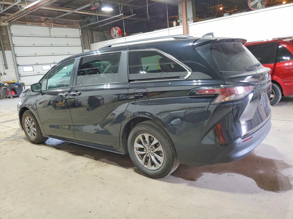 2024 Toyota Sienna xle