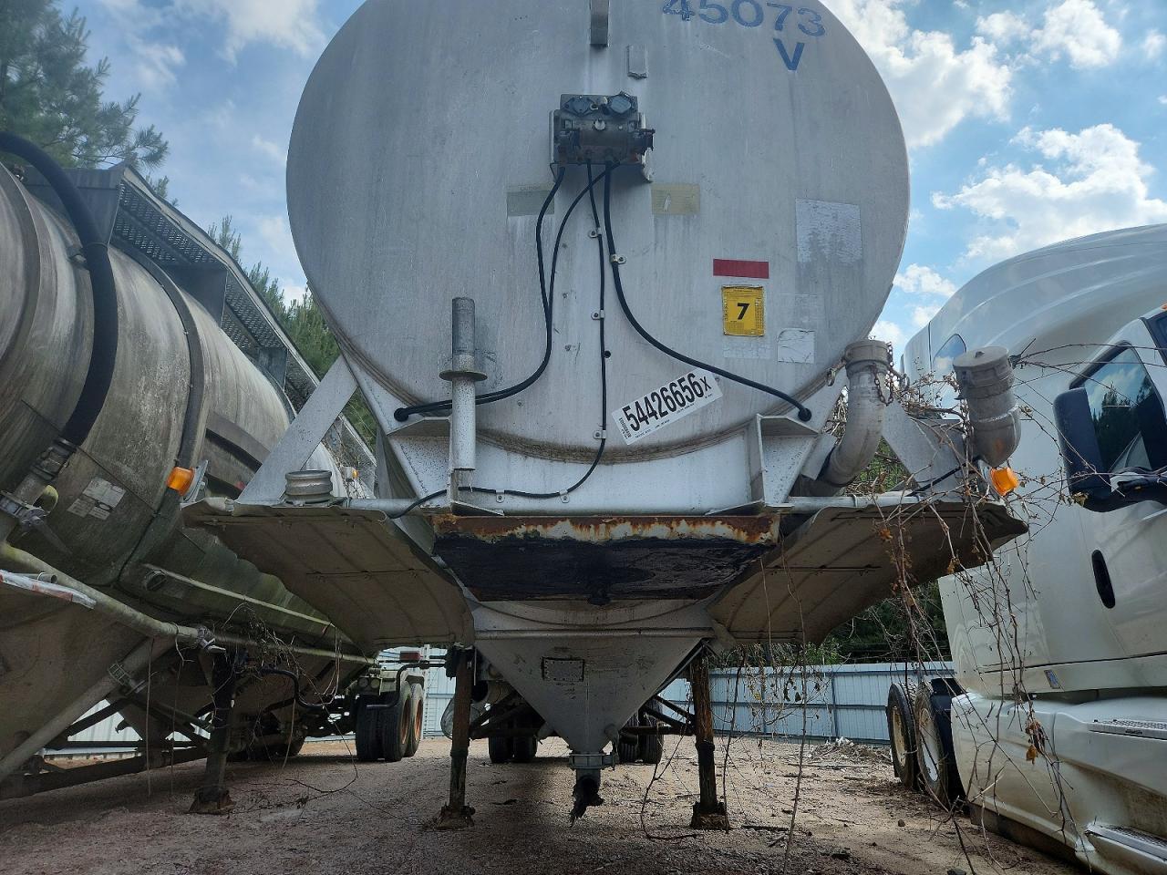 1978 Butler Pneumatic DRY Bulk Trailer