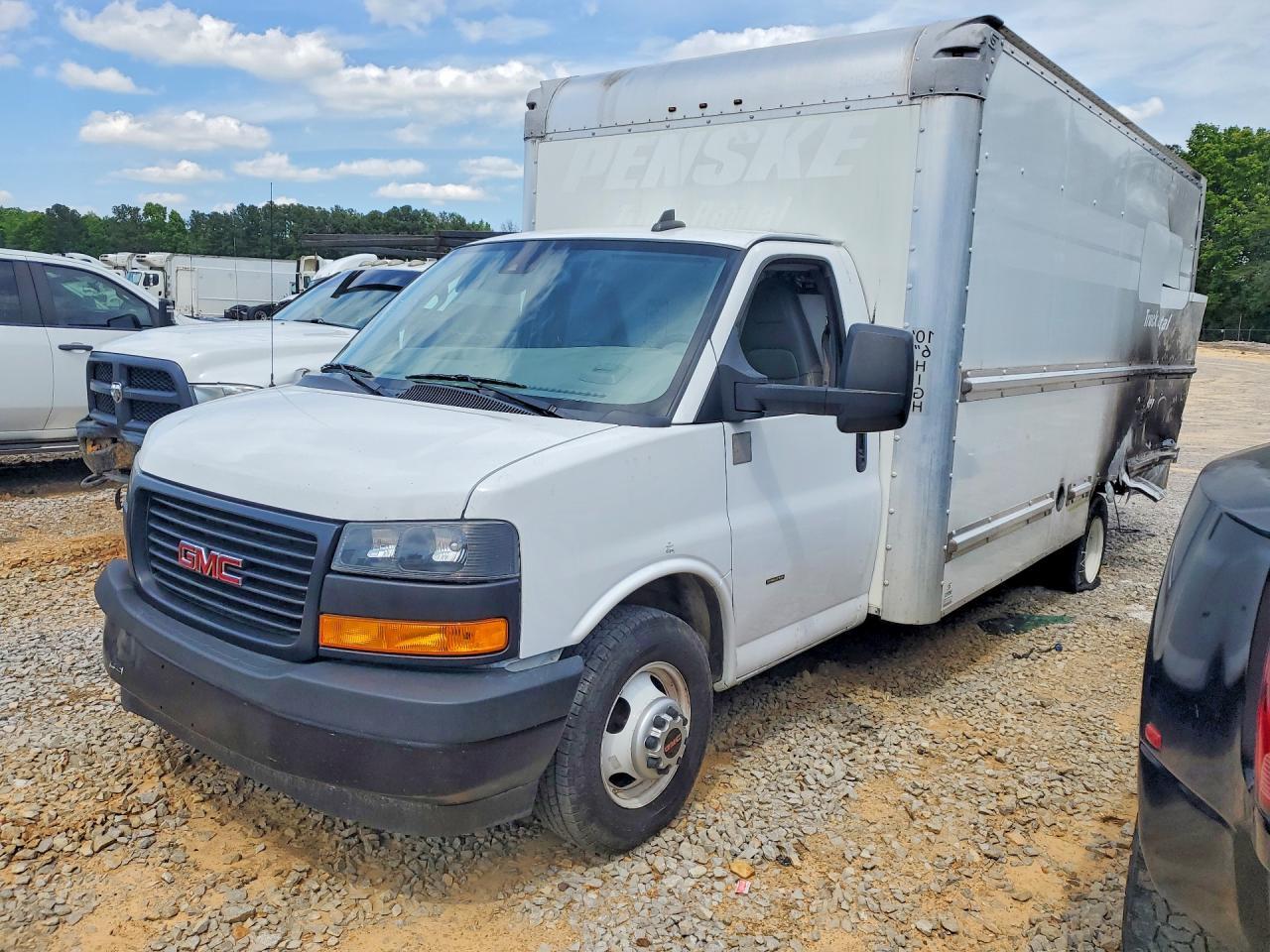 2021 GMC Savana BOX Truck
