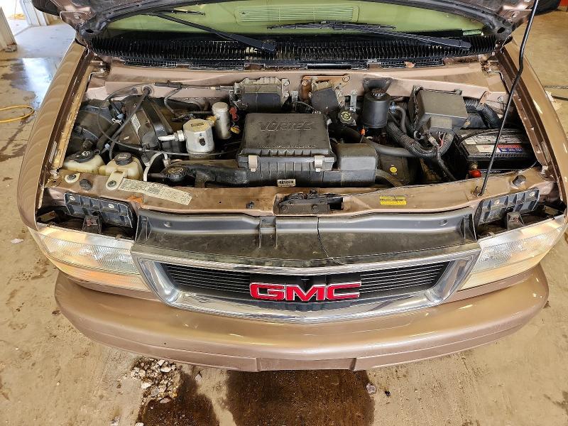 2002 GMC Safari XT