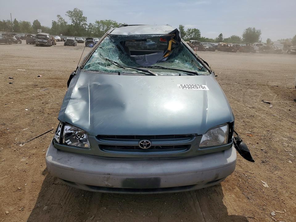 1998 Toyota Sienna le