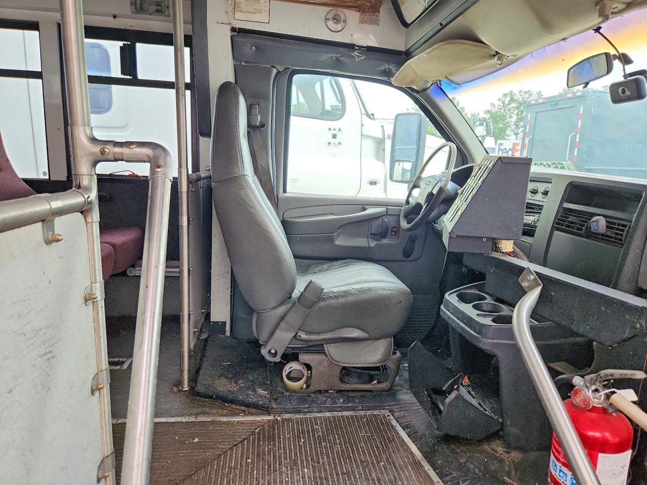 2003 Chevrolet Express G3500 Shuttle Bus