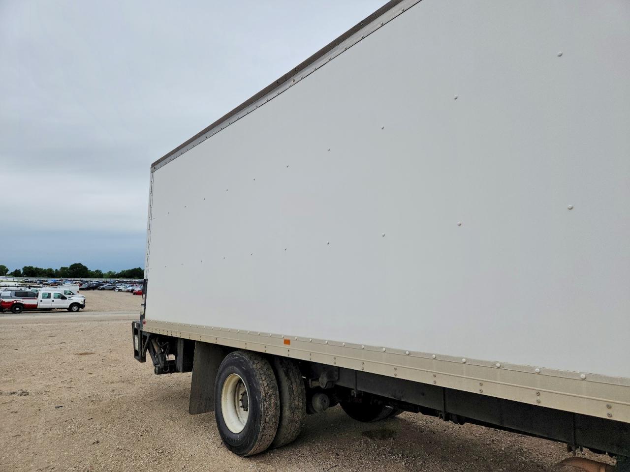 2016 Freigliner 2016 Freightliner Business Class M2 BOX Truck