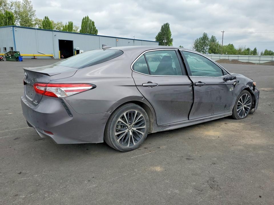 2020 Toyota Camry Hybrid se