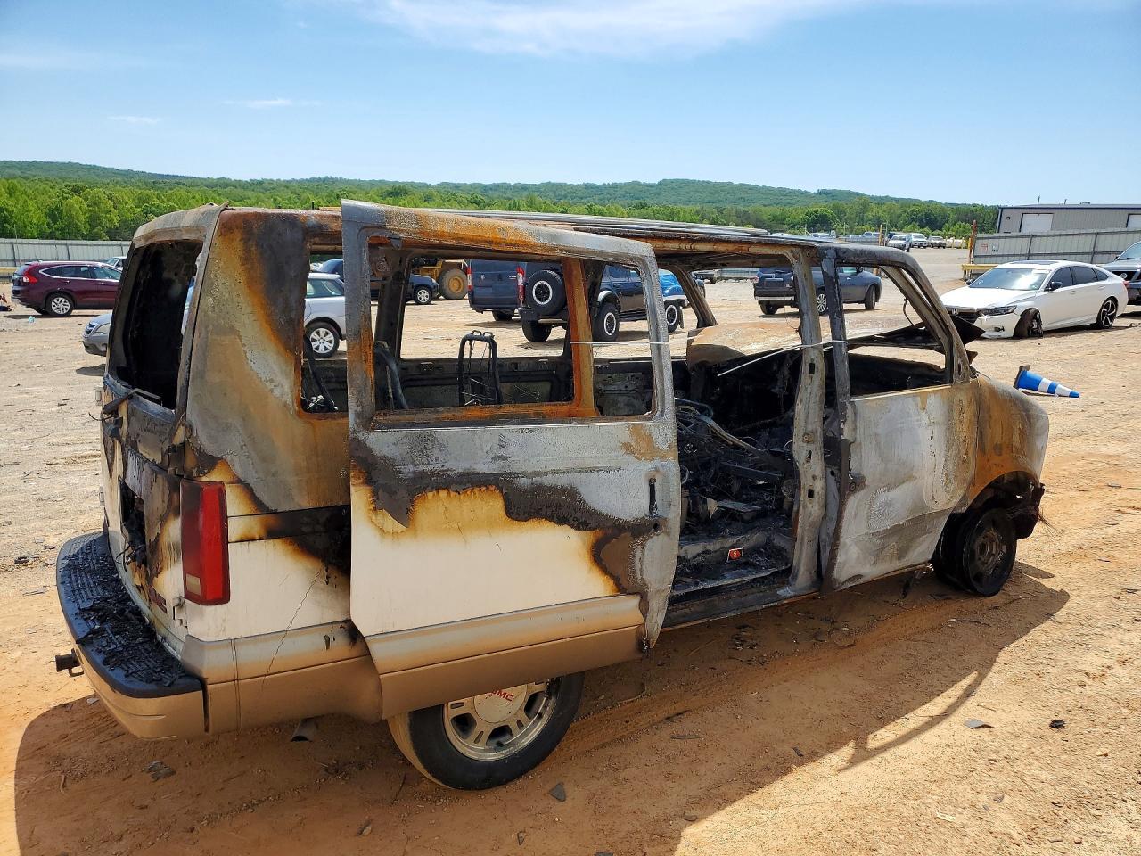 2003 GMC Safari XT
