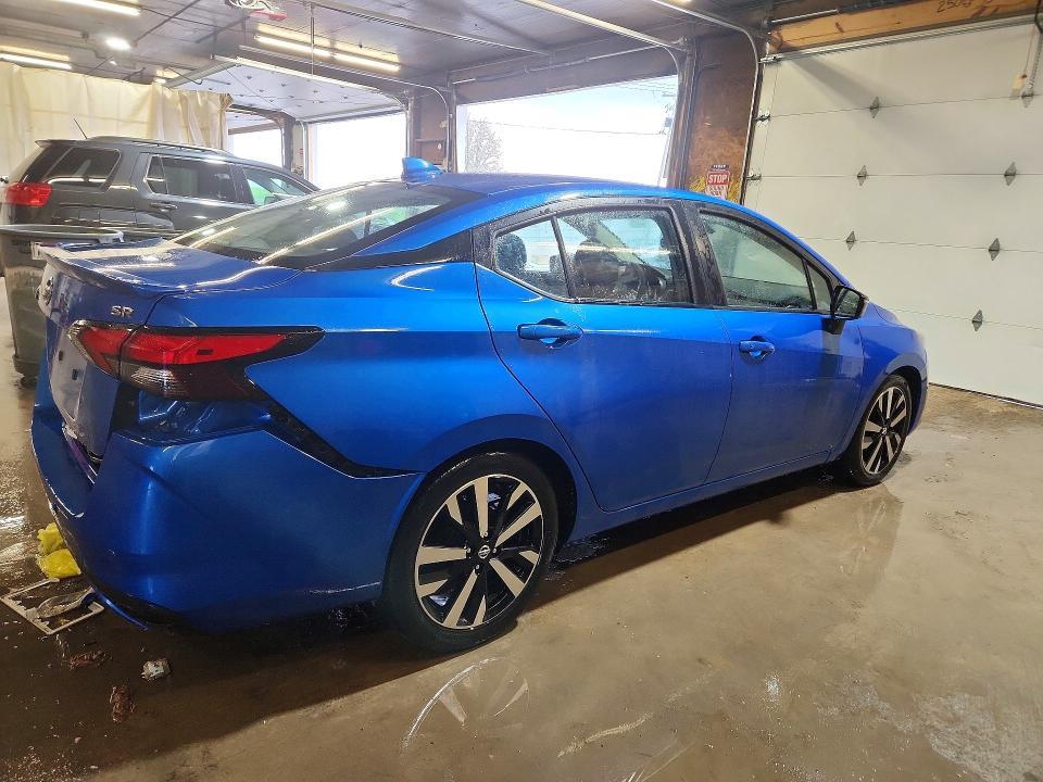 2022 Nissan Versa sr