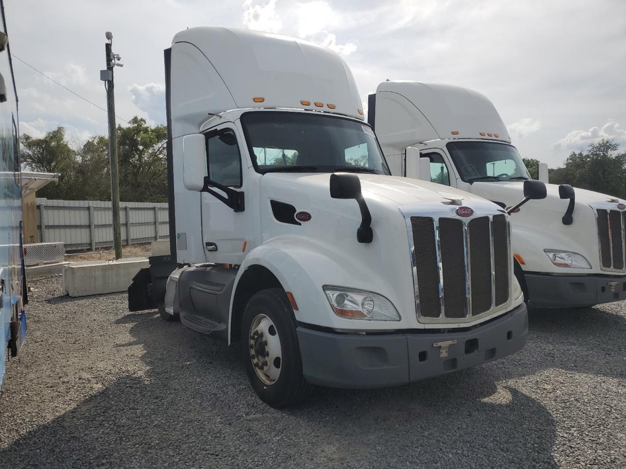 2018 Peterbilt 579 Semi Truck