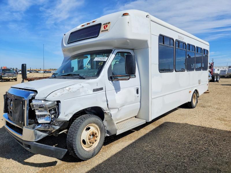 2016 Ford Econoline E450 Super Duty Cutaway Van