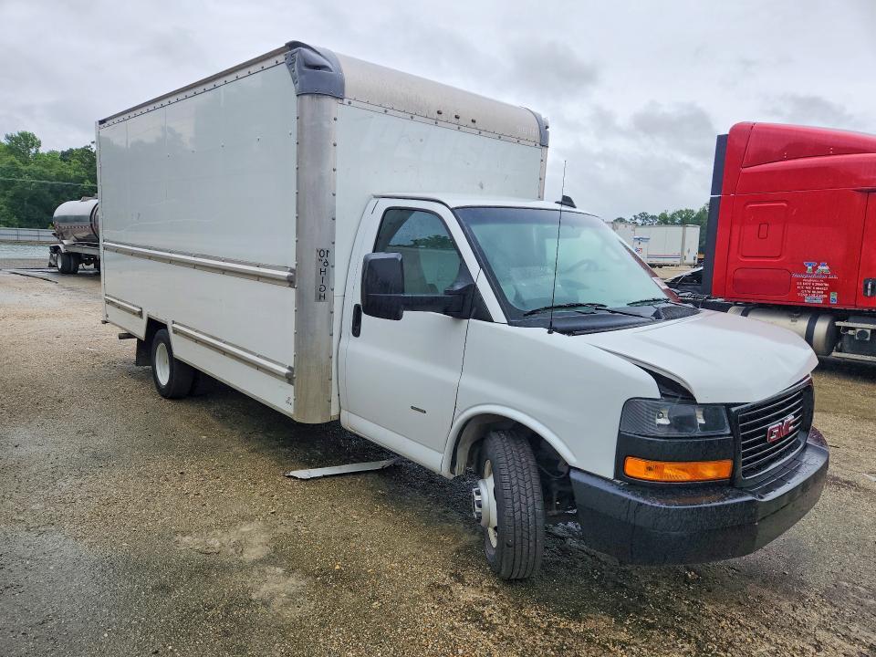 2022 GMC Savana BOX Truck