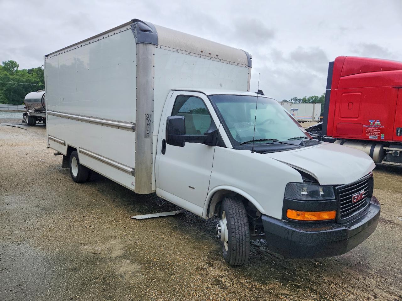 2022 GMC Savana BOX Truck