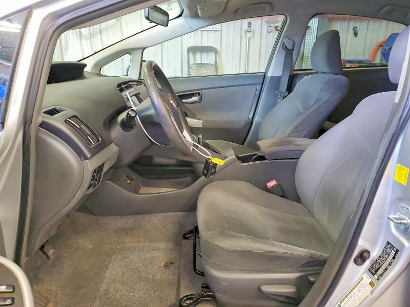 2010 Toyota Prius iii