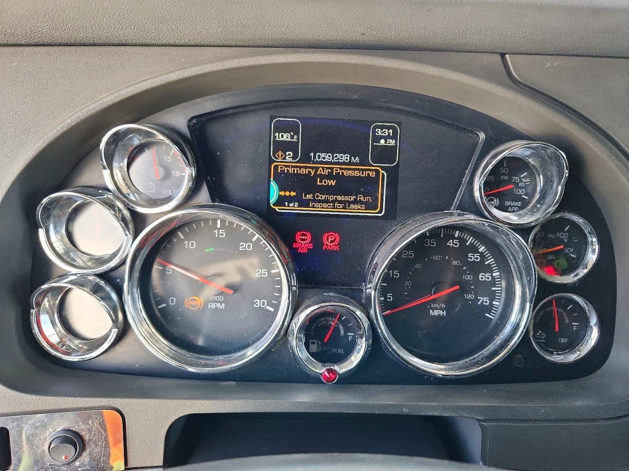 2015 Kenworth T600A Semi Truck