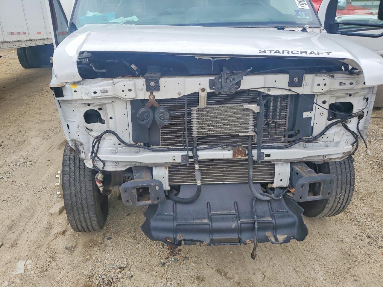2016 Ford Econoline E450 Super Duty Cutaway Van