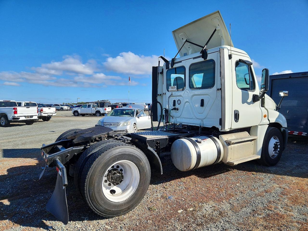2018 Freigliner 2018 Freightliner Cascadia 125 Semi Truck