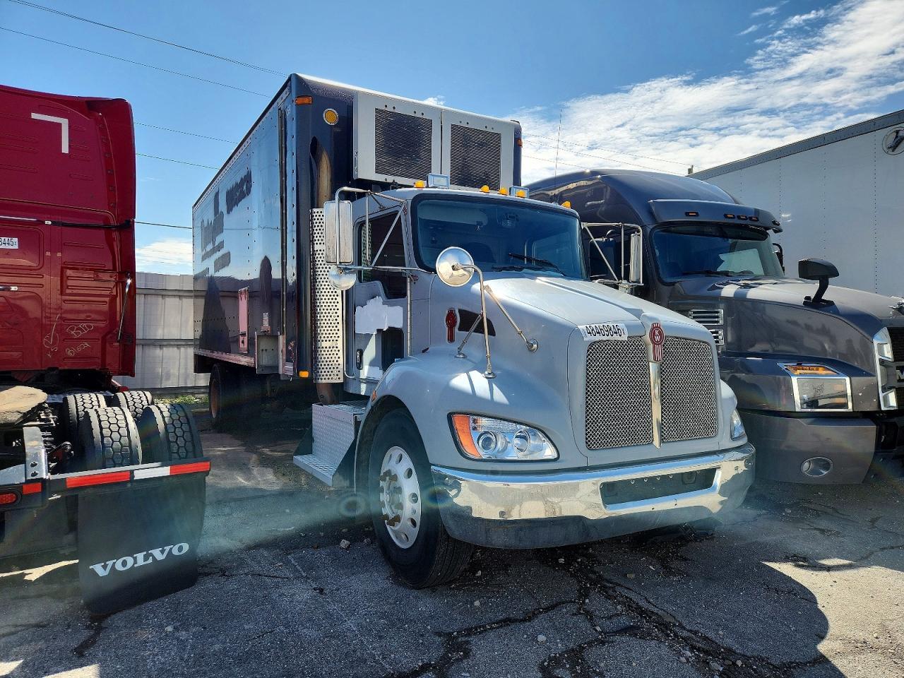 2009 Kenworth T330 BOX Truck