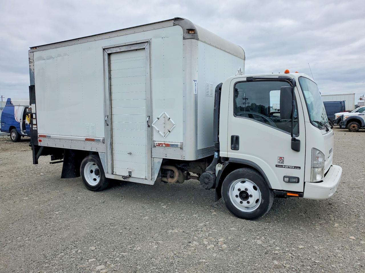 2015 Isuzu NPR HD BOX Truck