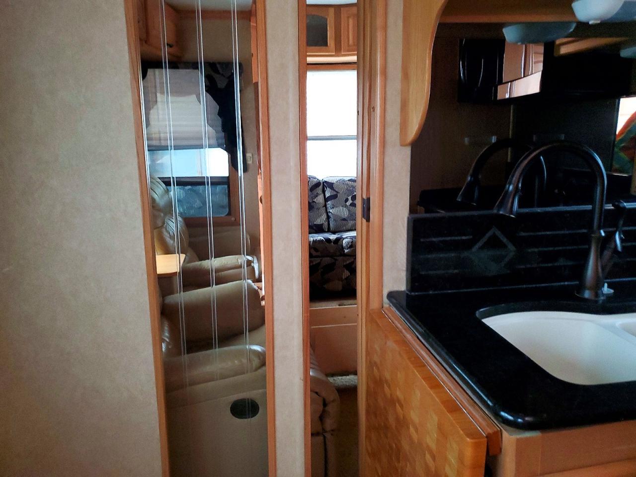 2008 Doubletree Elitesuite Camper