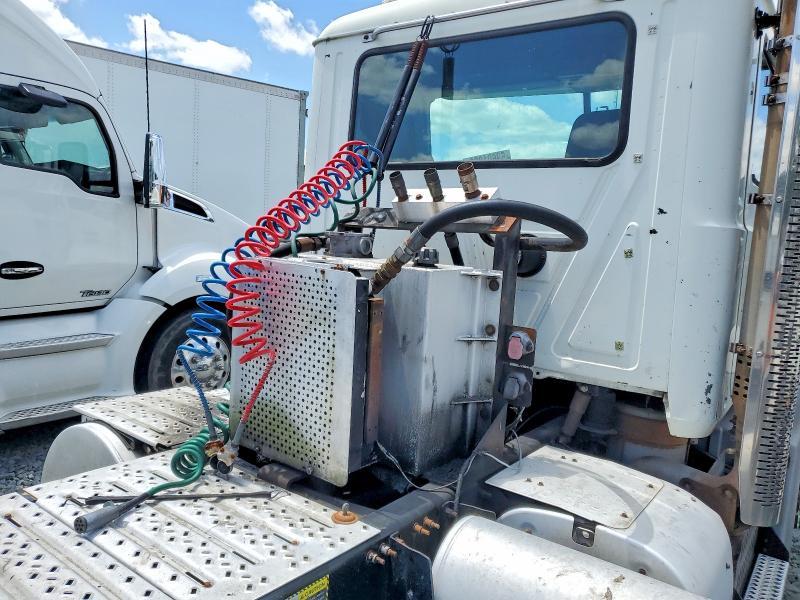 2015 Mack 600 CXU600-Semi Truck