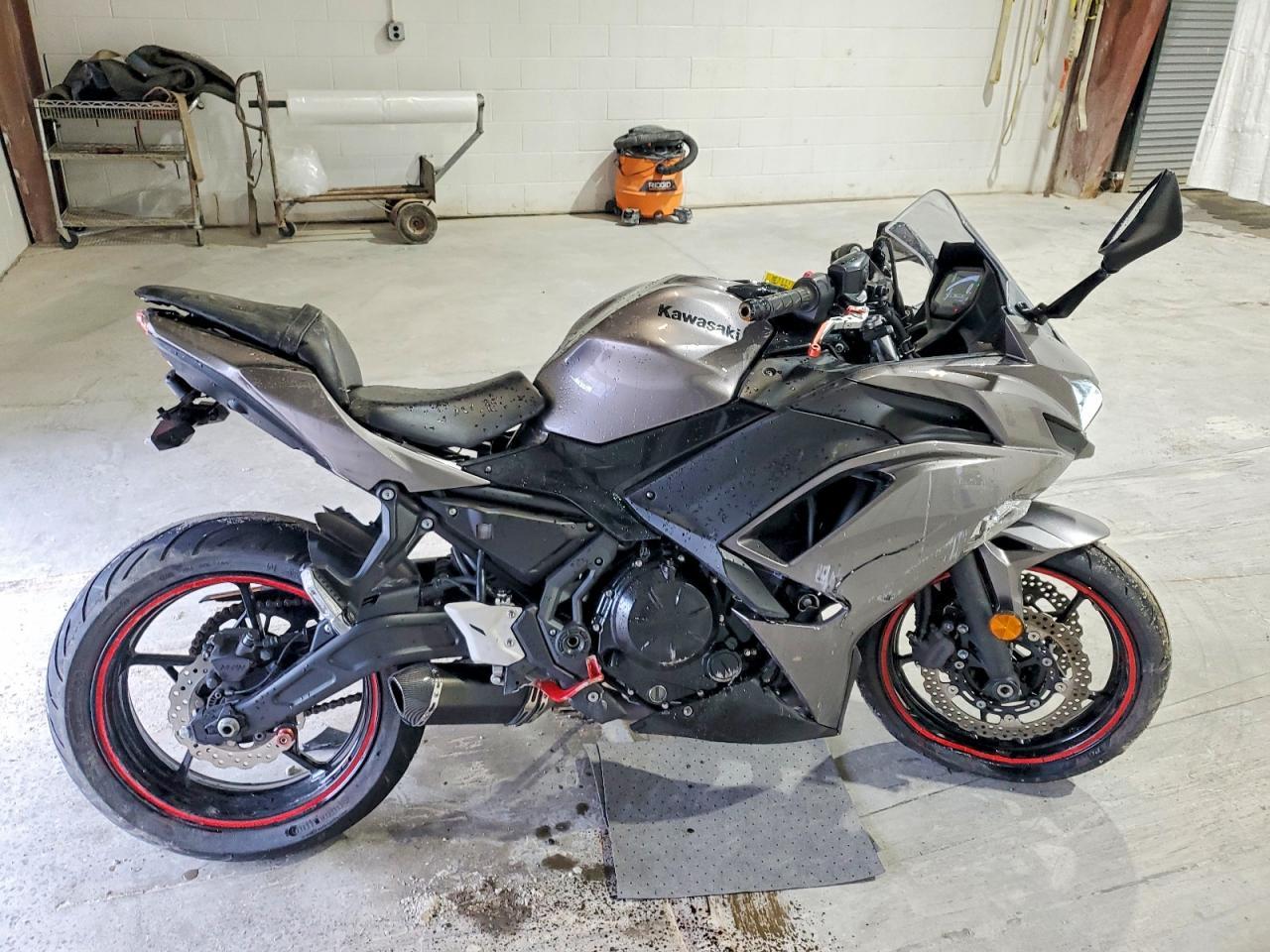 2021 Kawasaki EX650 N