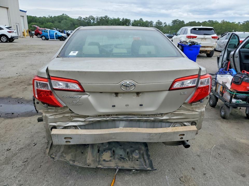 2014 Toyota Camry le