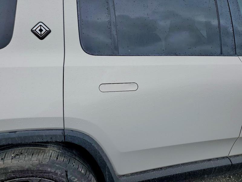 2026 Rivian R1S Premium