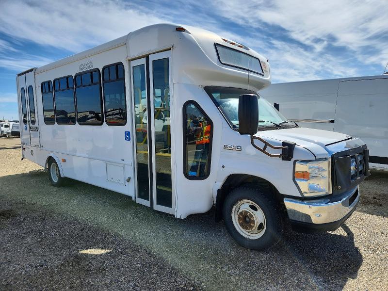 2016 Ford Econoline E450 Super Duty Cutaway Van
