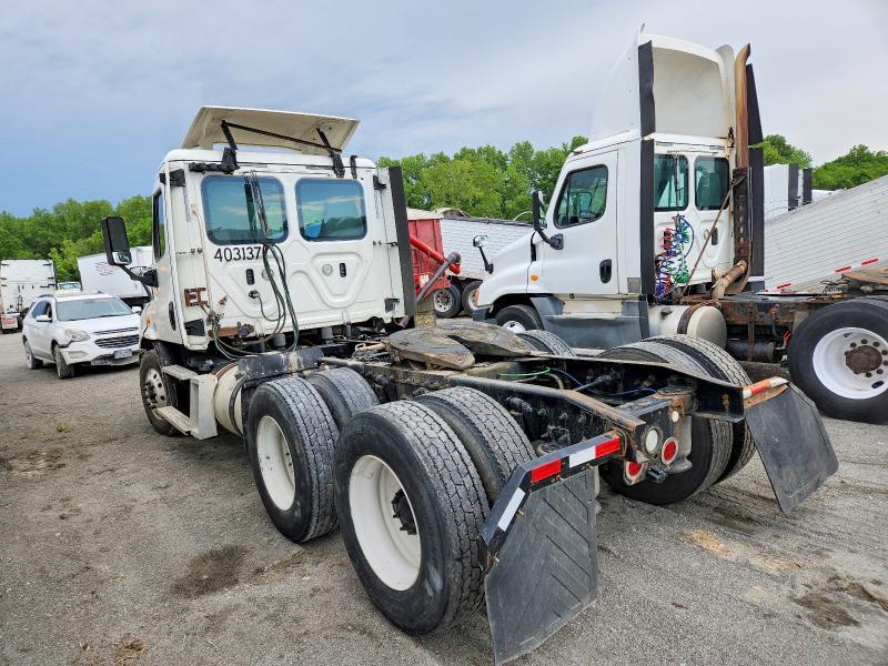 2019 Freightliner Cascadia 113 Semi Truck