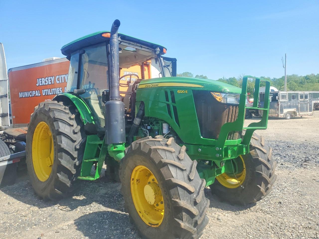 2016 John Deere 6120E