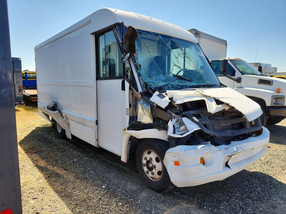 2018 Isuzu Reach Delivery Truck