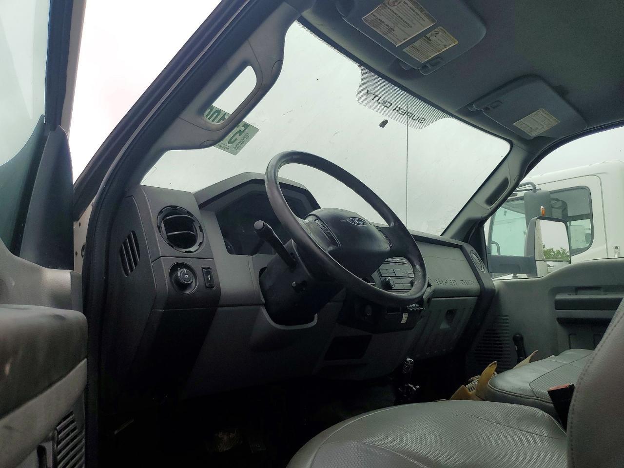 2012 Ford F750 Super Duty BOX Truck