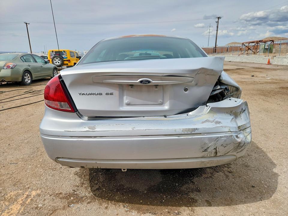 2005 Ford Taurus se