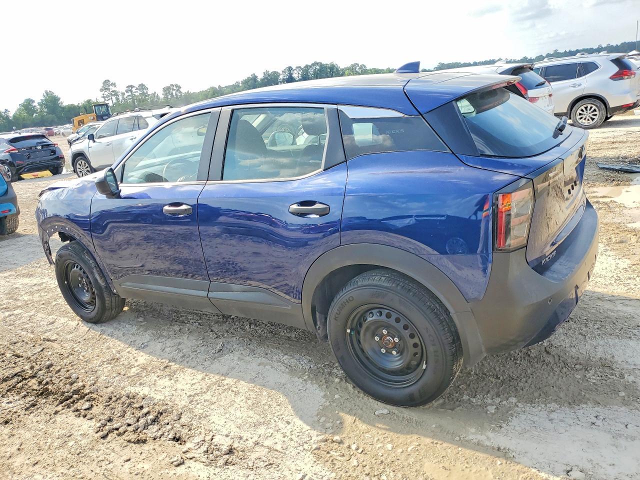 2025 Nissan Kicks s