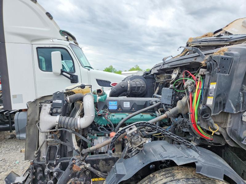 2014 Volvo VNL Semi Truck