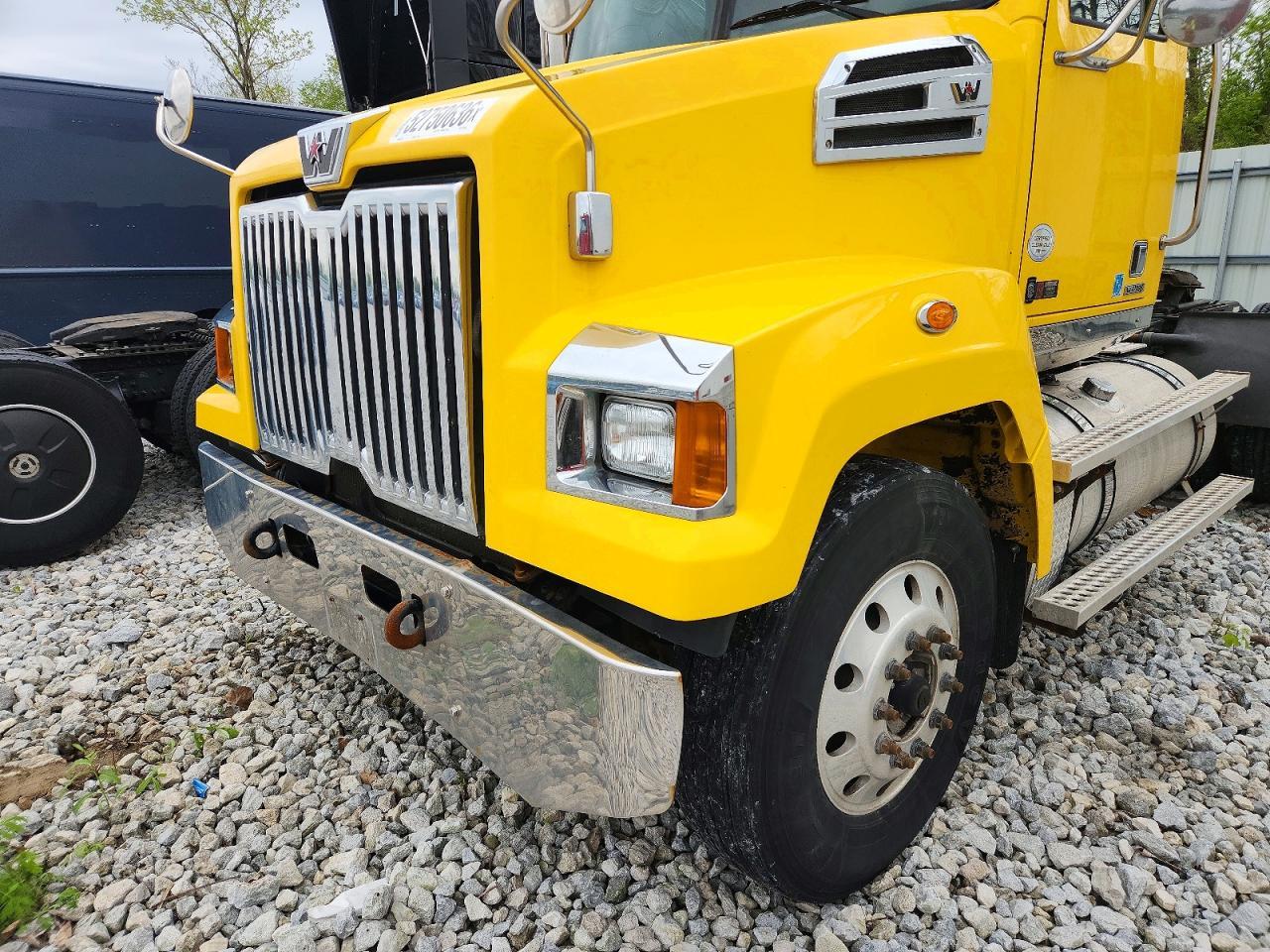 2020 Western Star 2020 Western Star 4700 Semi Truck